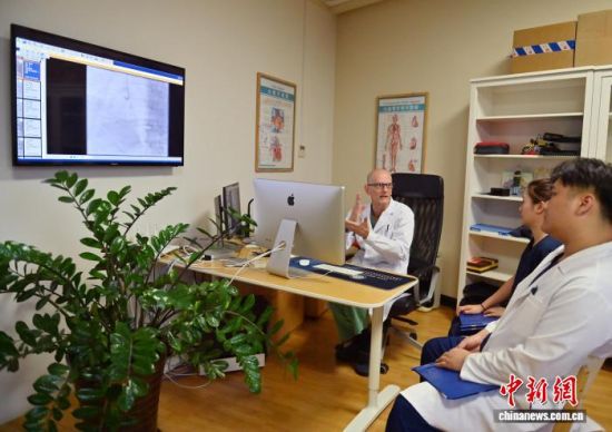 10��17���������L����������(��һ)�������t(y��)���������g(sh��)��(j��ng)�(y��n)������ �z