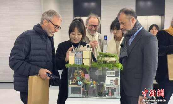 10��23��������(gu��)�����cӰҕ�猣�����L(zh��ng)��������W(xu��)�����c�Ӱ�W(xu��)Ժ(�L(zh��ng)Ӱ�Ӱ�W(xu��)Ժ)�^����W(xu��)����(chu��ng)���Ķ����(d��ng)��(hu��)��(ch��ng)���������� �z