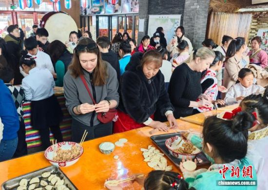 3��8�������ְ��D�����_˹�ο��w�(y��n)��������w���� �z