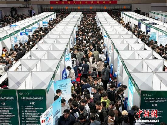 3��27�գ������L�������ִ�W(xu��)��Ƹ�F(xi��n)��ʮ�ֻ𱬡����� �z