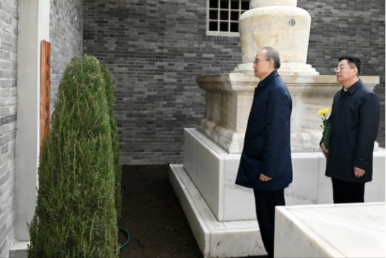 4��5�գ�ʡί��ӛ�S��(qi��ng)���w��־��܊�o(j��)���^����Ӣ����׷˼����Ӣ�۲��๦������?y��n)�����?d��)���������ź͇��Ҹ���(qi��ng)��Ӣ�«I(xi��n)���ĸ��������¾���